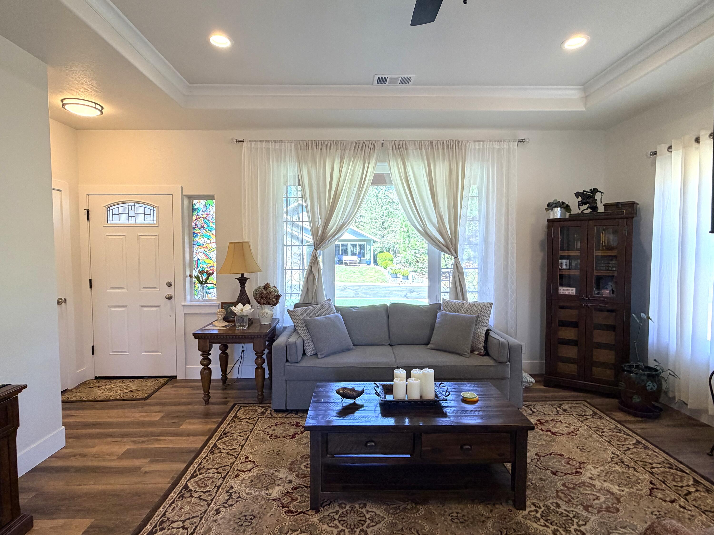 340 Cedar Ridge Drive Cave Junction, OR 97523 - Photo 6 of 37 living room