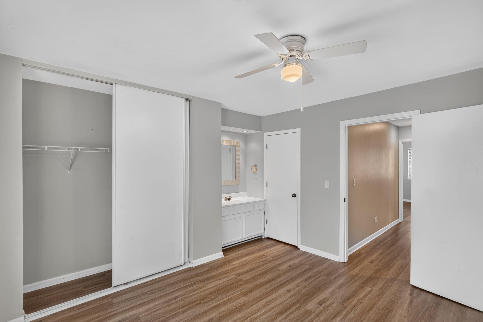 1530 Fort Johnson Road, Unit 1L Charleston, SC 29412 - Photo 17 of 29 Bedroom/Bathroom view