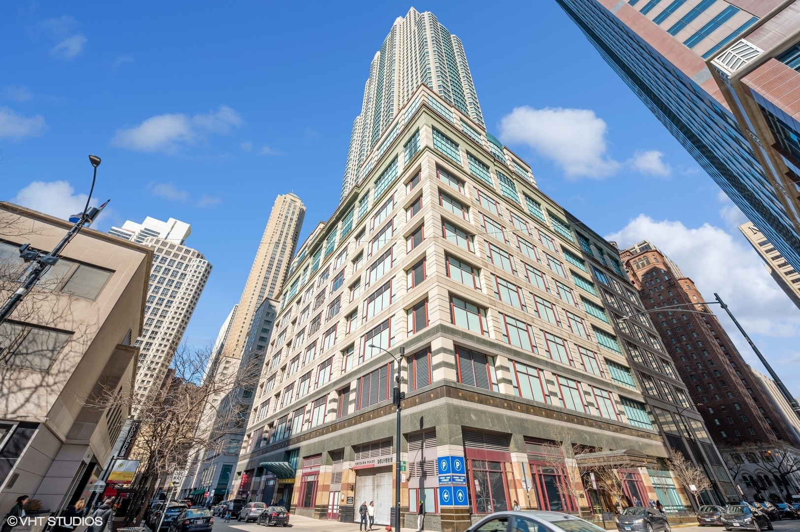 100 East Huron Street, Unit 3501 Chicago, IL 60611 - Photo 1 of 30 a front view of a building