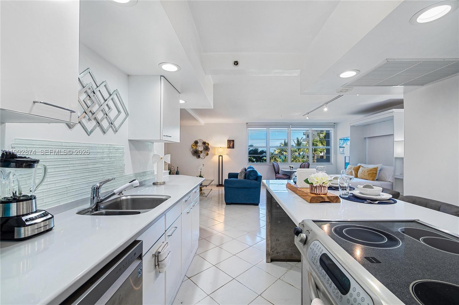 100 Lincoln Road, Unit 515 Miami Beach, FL 33139 - Photo 12 of 31