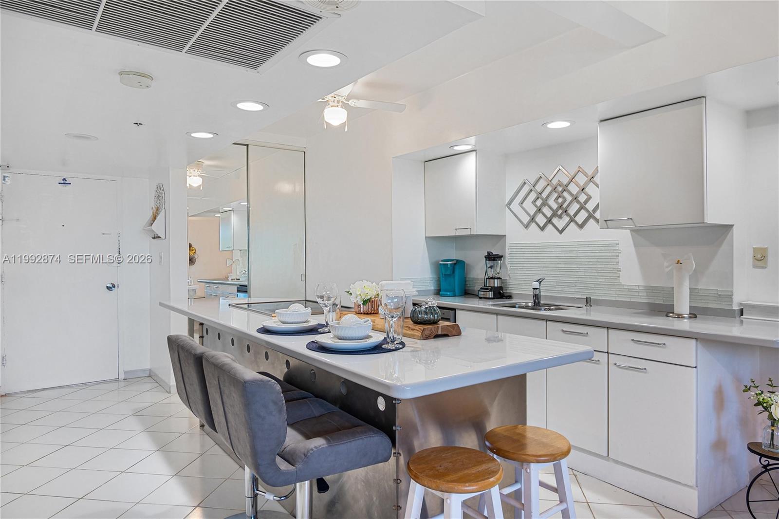 100 Lincoln Road, Unit 515 Miami Beach, FL 33139 - Photo 9 of 31