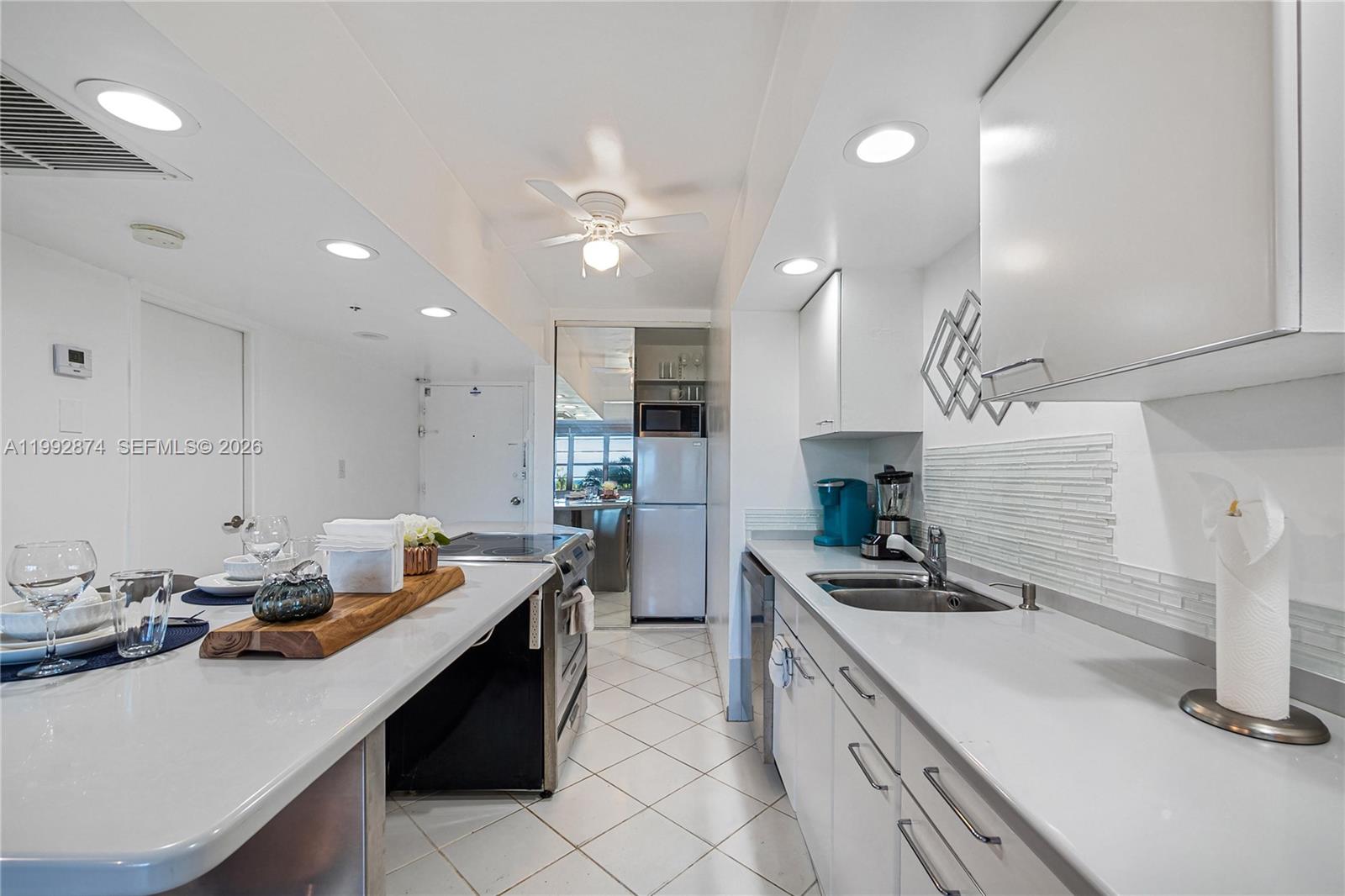 100 Lincoln Road, Unit 515 Miami Beach, FL 33139 - Photo 10 of 31