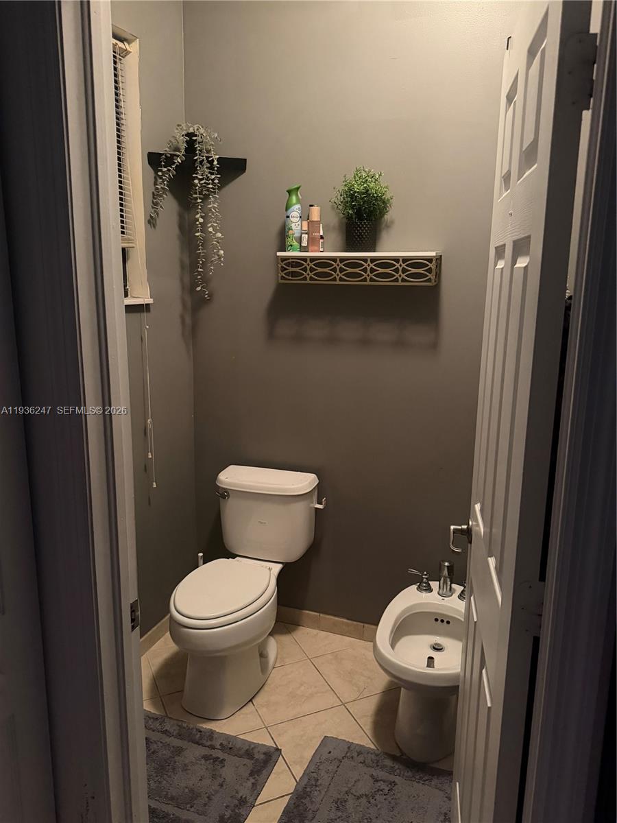 685 Southeast 37th Place Homestead, FL 33033 - Photo 8 of 11 a bathroom with a toilet and a mirror