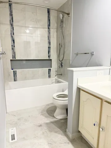 $5,400 | 145 Pine Tree Lane, Riverwoods, IL 60015