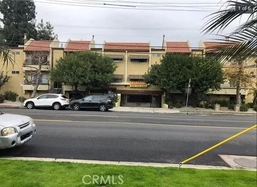 $1,690 | 12203 West Magnolia Boulevard, Unit 210, Valley Village, CA 91607