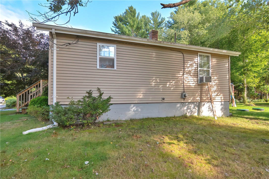 84 Angus Street Coventry, RI 02816 - Photo 3 of 26 Gallery Image 3