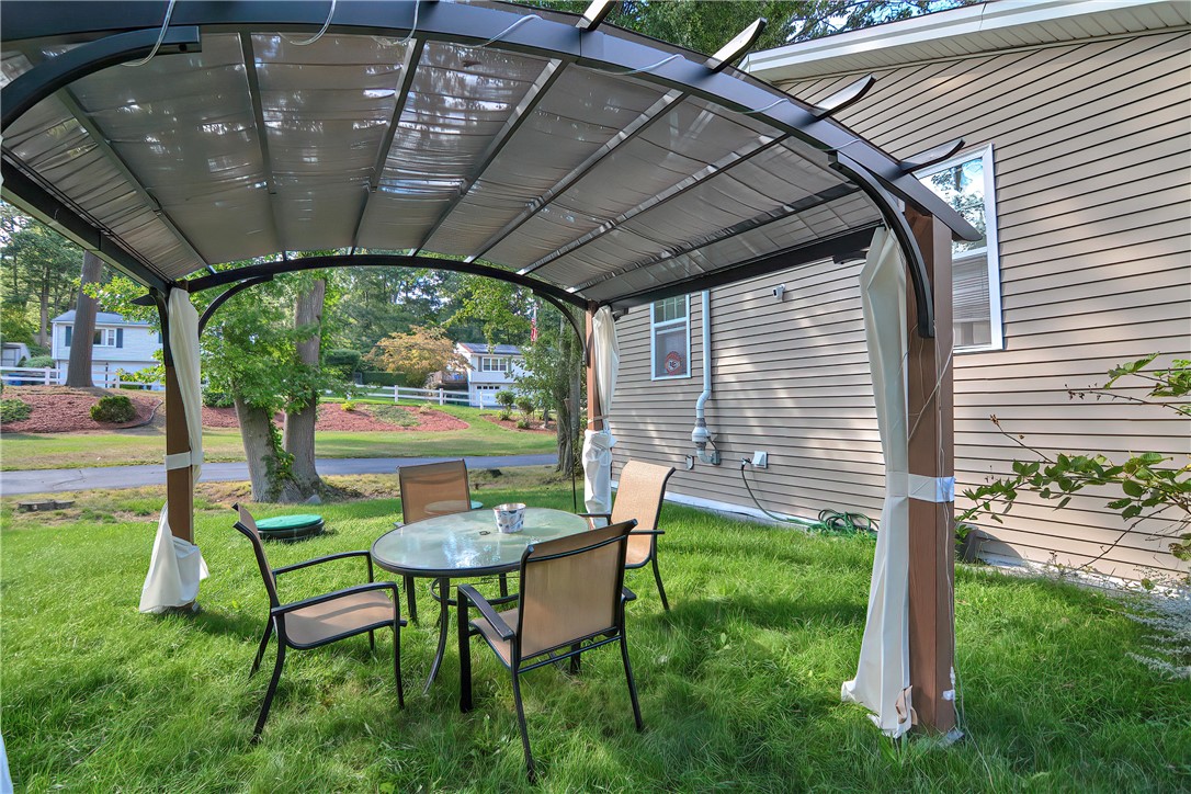 84 Angus Street Coventry, RI 02816 - Photo 7 of 26 Gallery Image 7