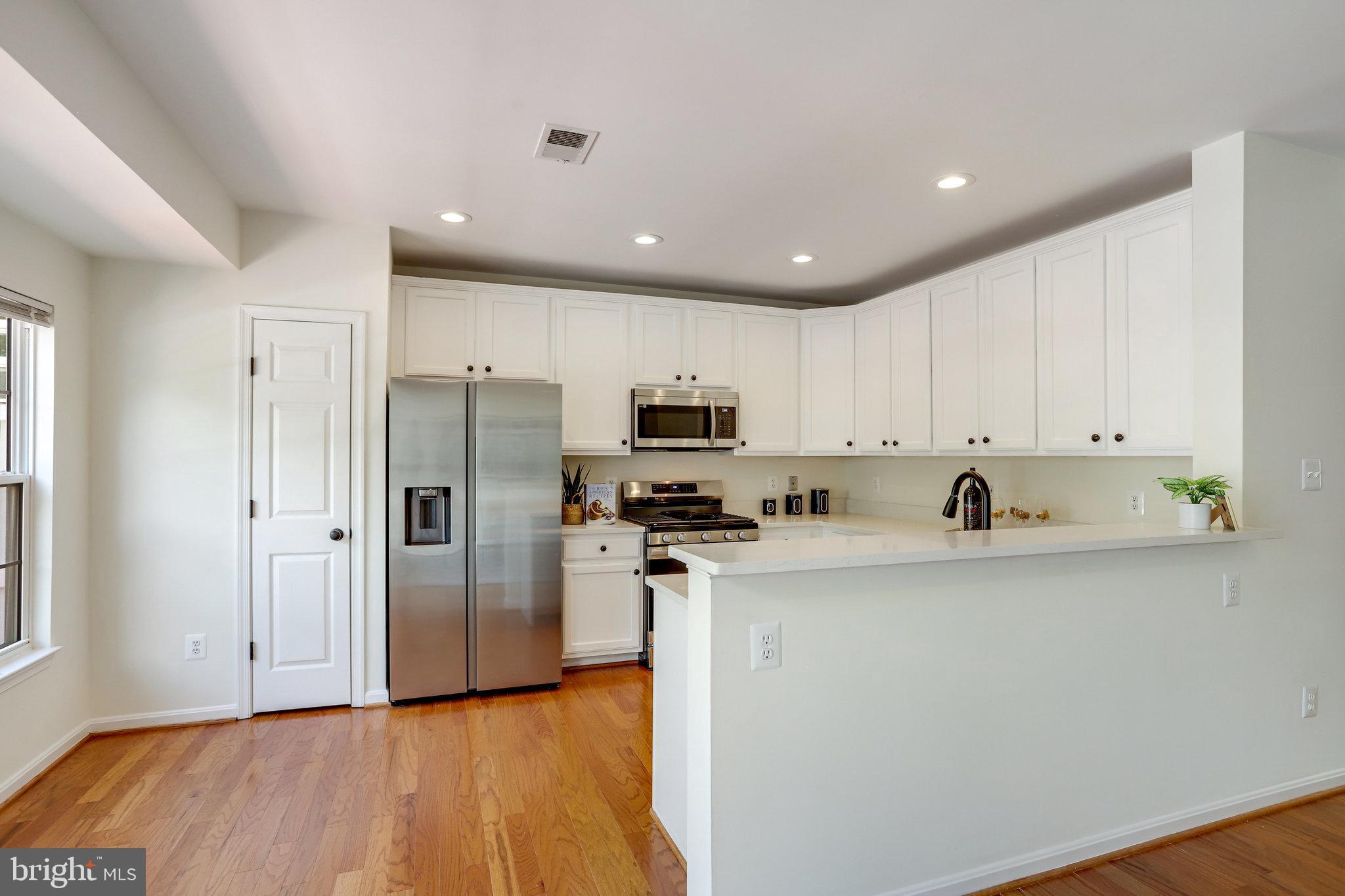 1982 Logan Manor Drive Reston, VA 20190 - Photo 14 of 40