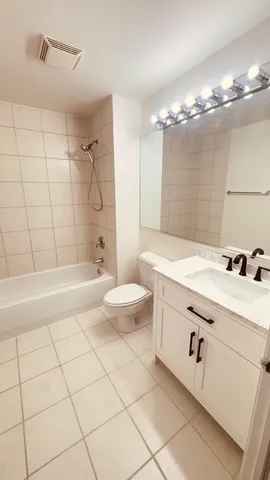 $2,600 | 758 North Larrabee Street, Unit 325, Chicago, IL 60654