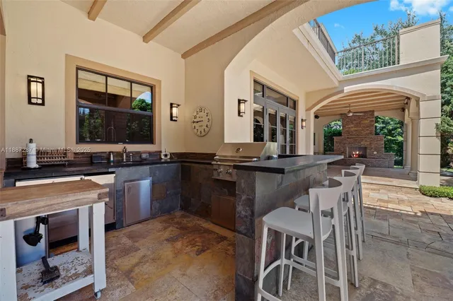 $6,950,000 | 9601 Southwest 60th Court, Pinecrest, FL 33156