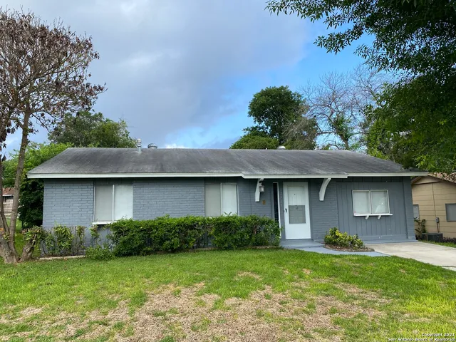 $1,500 | 12421 Trailing Oaks Street, Live Oak, TX 78233