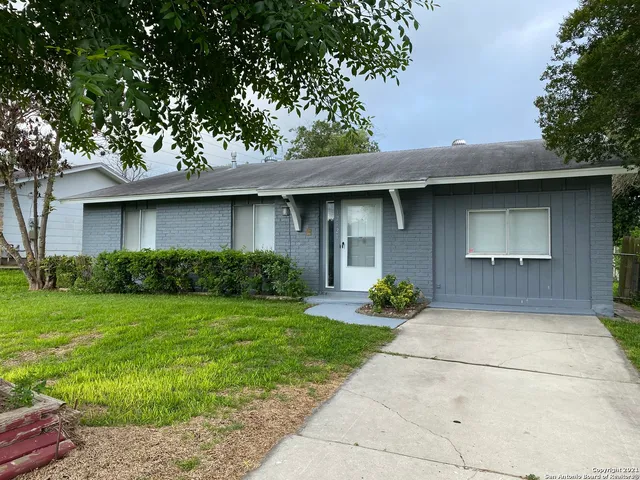 $1,500 | 12421 Trailing Oaks Street, Live Oak, TX 78233