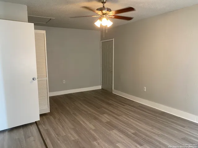 $1,500 | 12421 Trailing Oaks Street, Live Oak, TX 78233