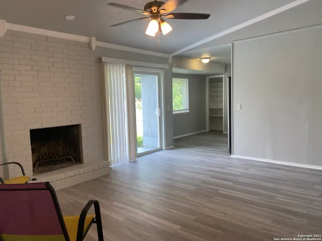 $1,500 | 12421 Trailing Oaks Street, Live Oak, TX 78233