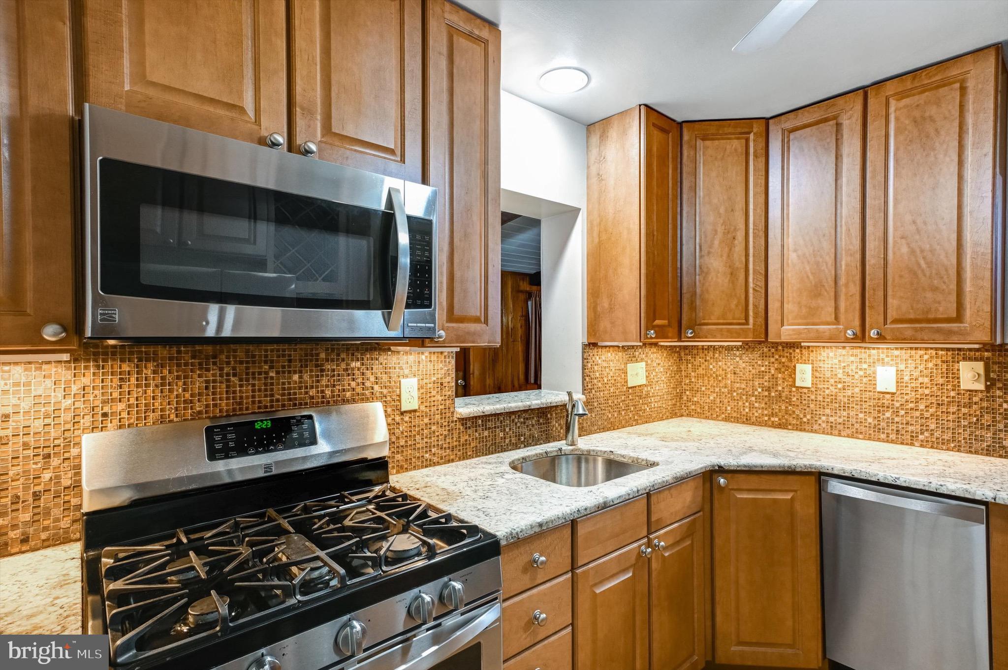 2460 Ellis Road Parkville, MD 21234 - Photo 8 of 24 Gas cook stove