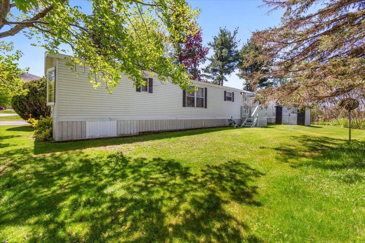 35 West Road Bennington, VT 05201 - Photo 3 of 22