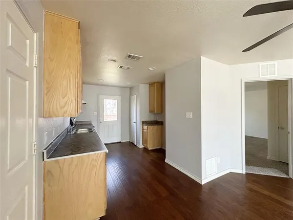 $1,800 | 1310 Stewart Street, Fort Worth, TX 76104