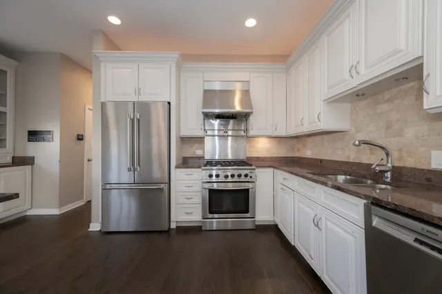 $1,400,000 | 1701 West Byron Street, Chicago, IL 60613