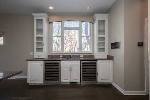 $1,400,000 | 1701 West Byron Street, Chicago, IL 60613