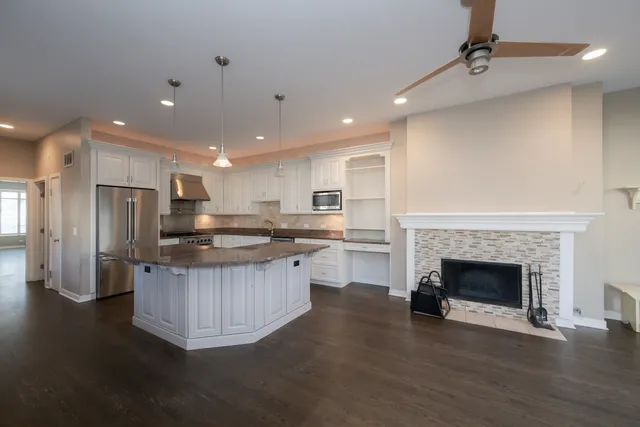 $1,400,000 | 1701 West Byron Street, Chicago, IL 60613