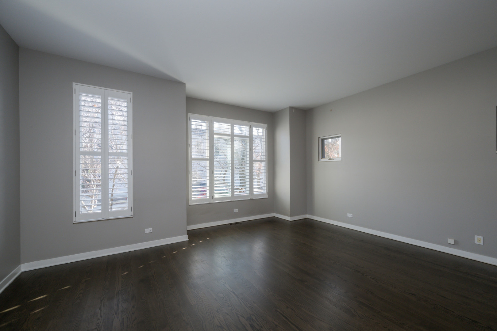 1701 West Byron Street Chicago, IL 60613 - Photo 4 of 57 a view of an empty room with wooden floor and a window