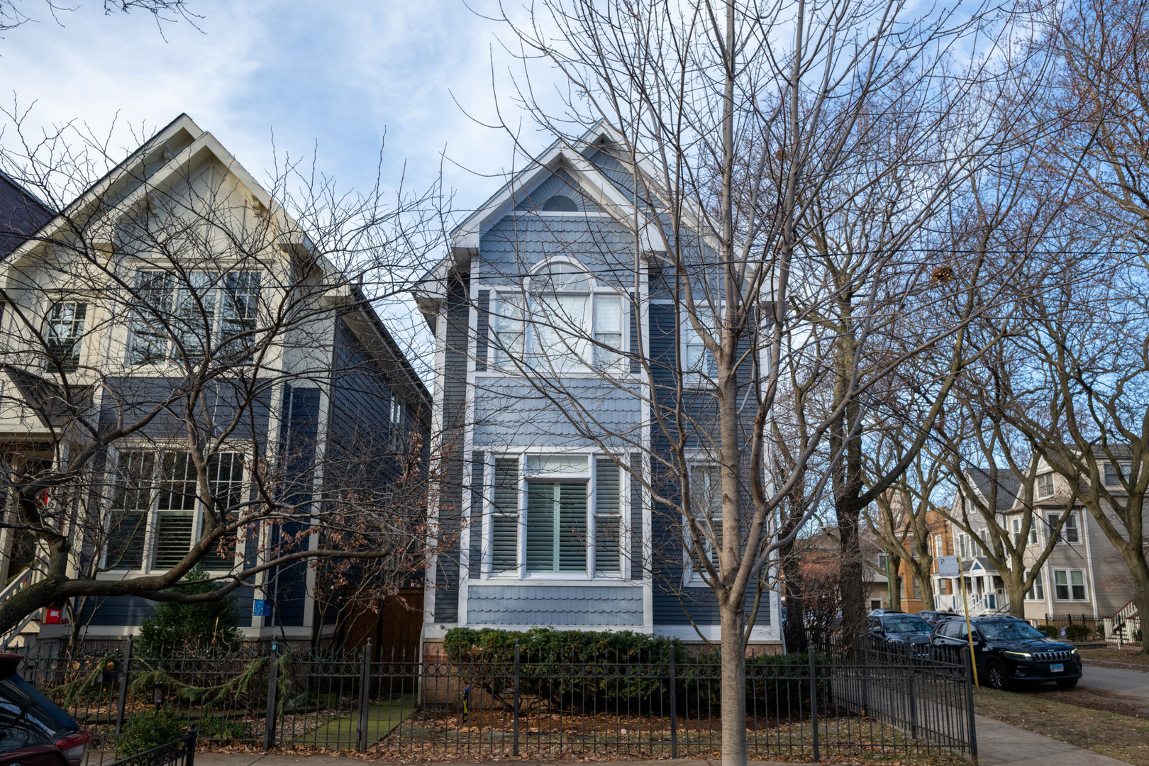 1701 West Byron Street Chicago, IL 60613 - Photo 49 of 57 a front view of a house with a yard and potted plants