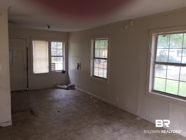 3054 Farcott Street Mobile, AL 36606 - Photo 3 of 10
