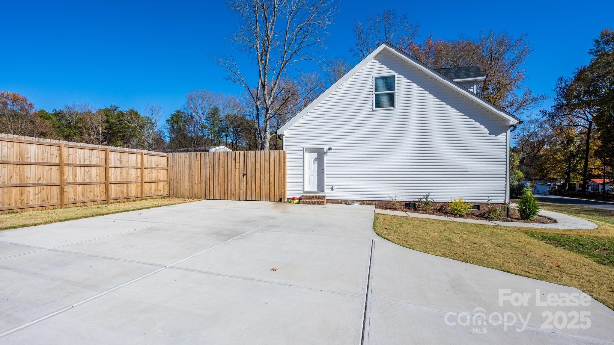 7039 Executive Circle Denver, NC 28037 - Photo 46 of 48 a view of backyard of house