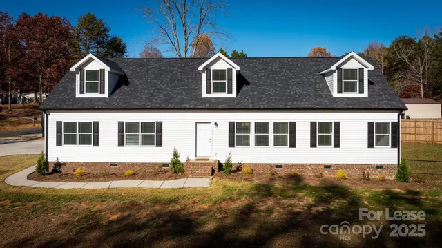 $3,200 | 7039 Executive Circle, Denver, NC 28037