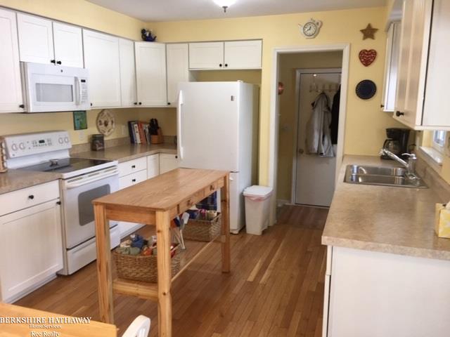 2138 Walton Blvd. Rochester, MI 48309 - Photo 21 of 27 31369989-20.JPG