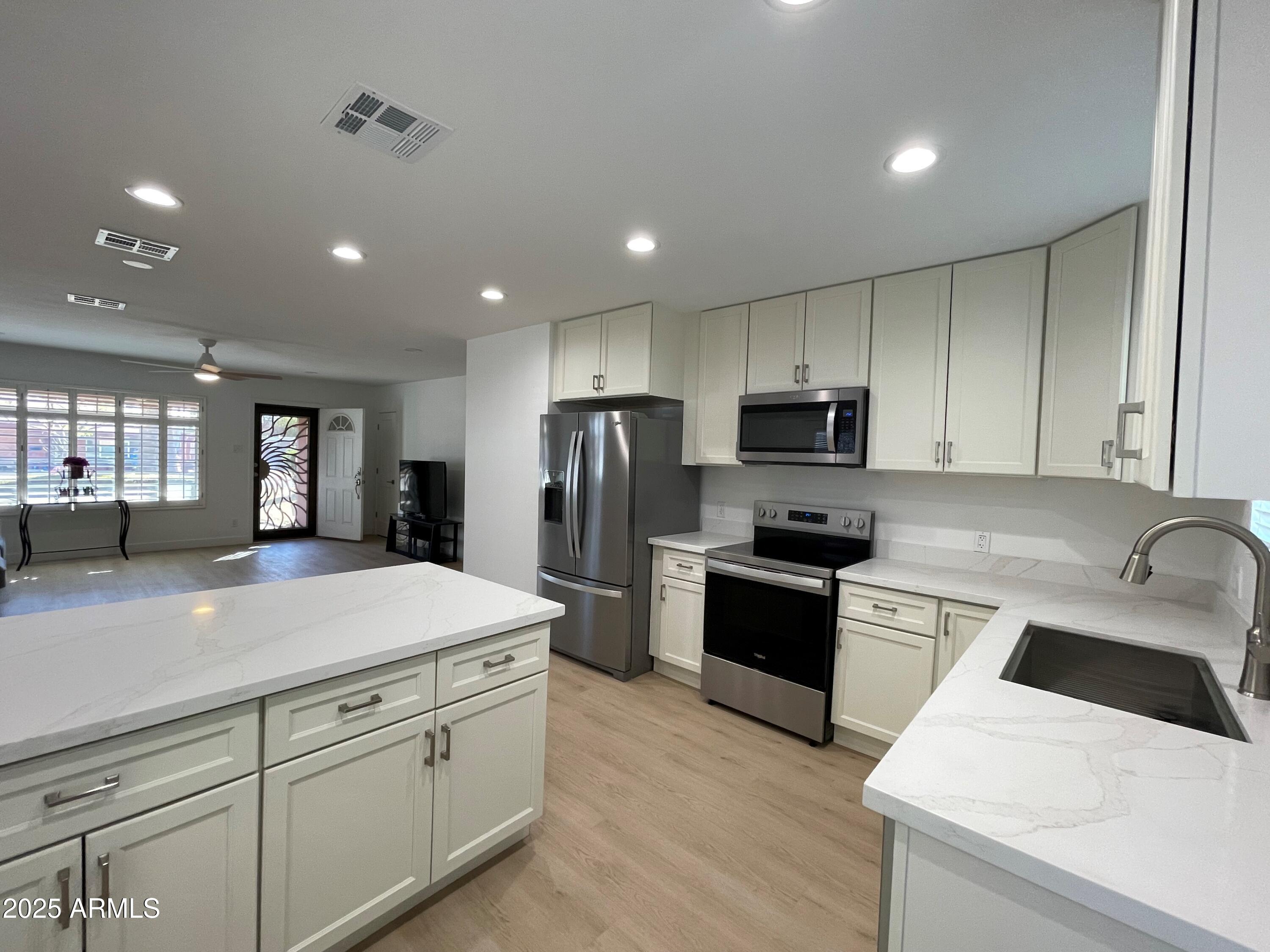 830 East Lamar Road Phoenix, AZ 85014 - Photo 20 of 35 Contemporary Custom Cabinets