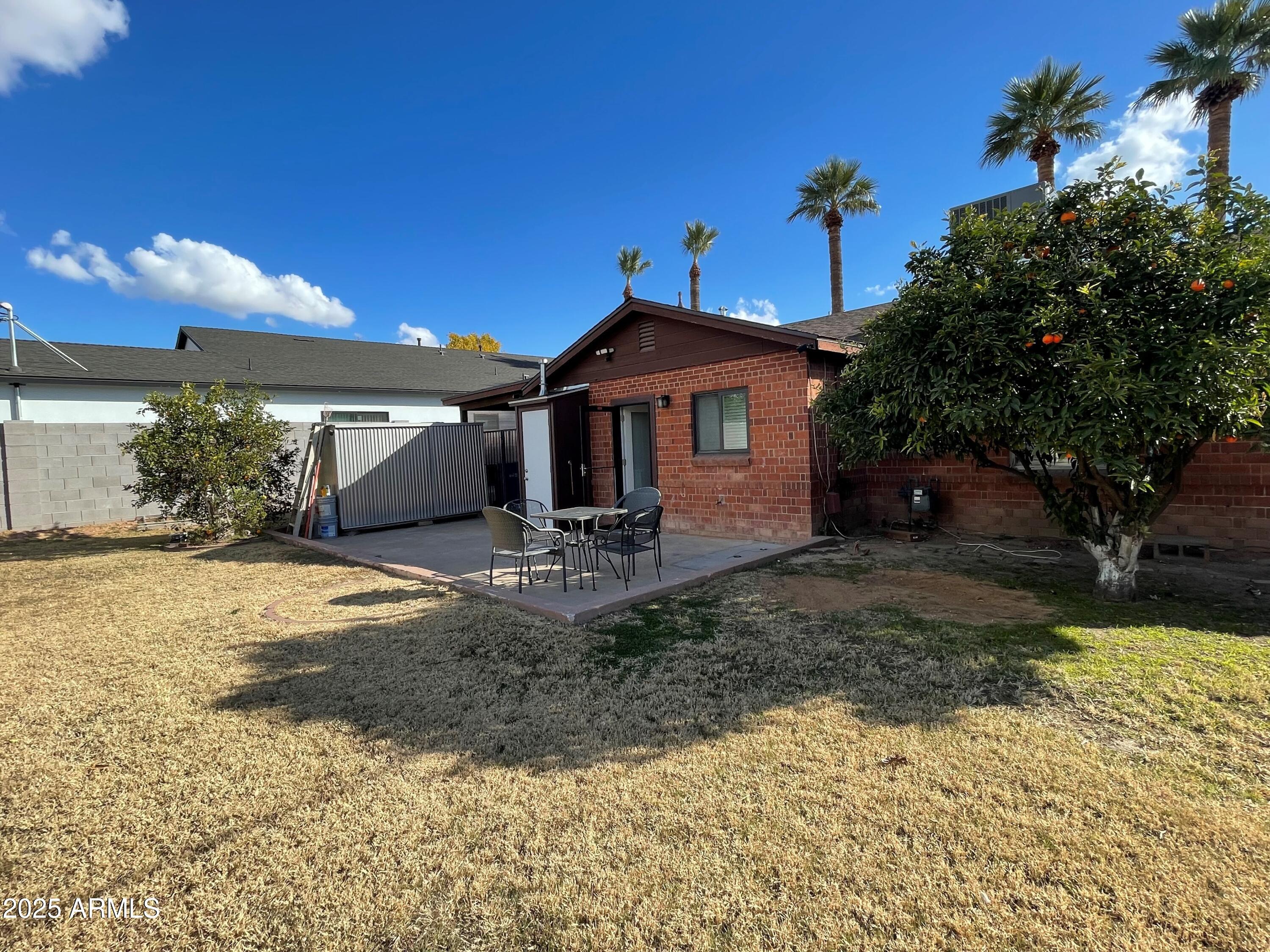 830 East Lamar Road Phoenix, AZ 85014 - Photo 8 of 35 Backyard Patio