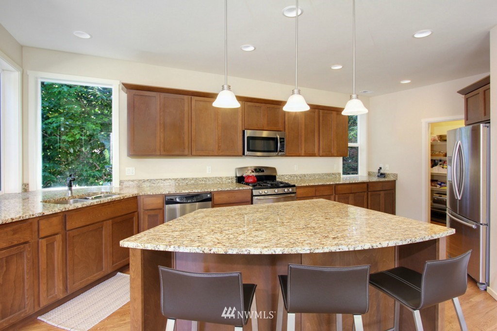 3529 217th Place Southeast Bothell, WA 98021 - Photo 5 of 18