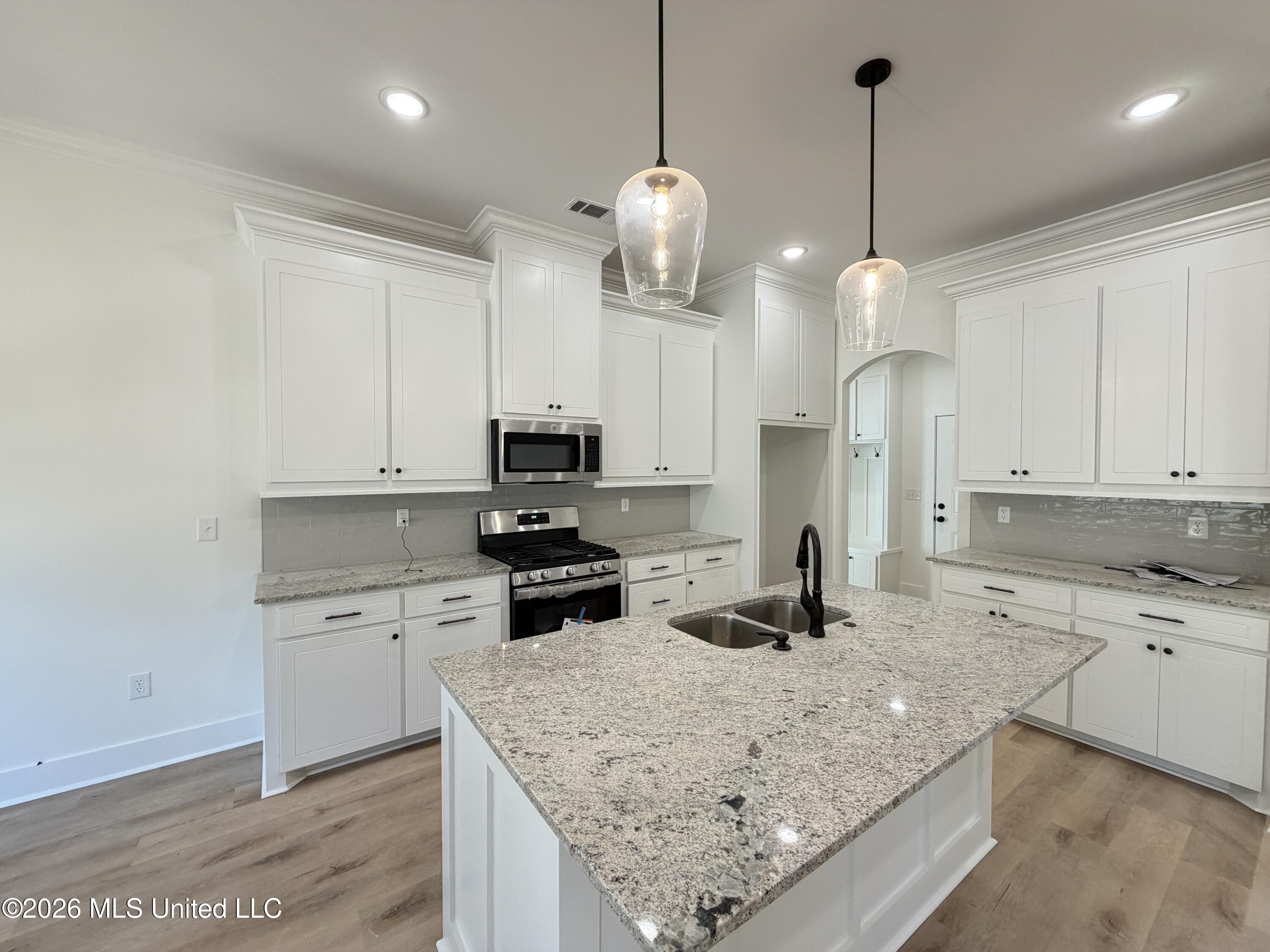 124 Duffey Drive Florence, MS 39073 - Photo 8 of 31 Photo Mar 03 2026, 10 13 42 AM