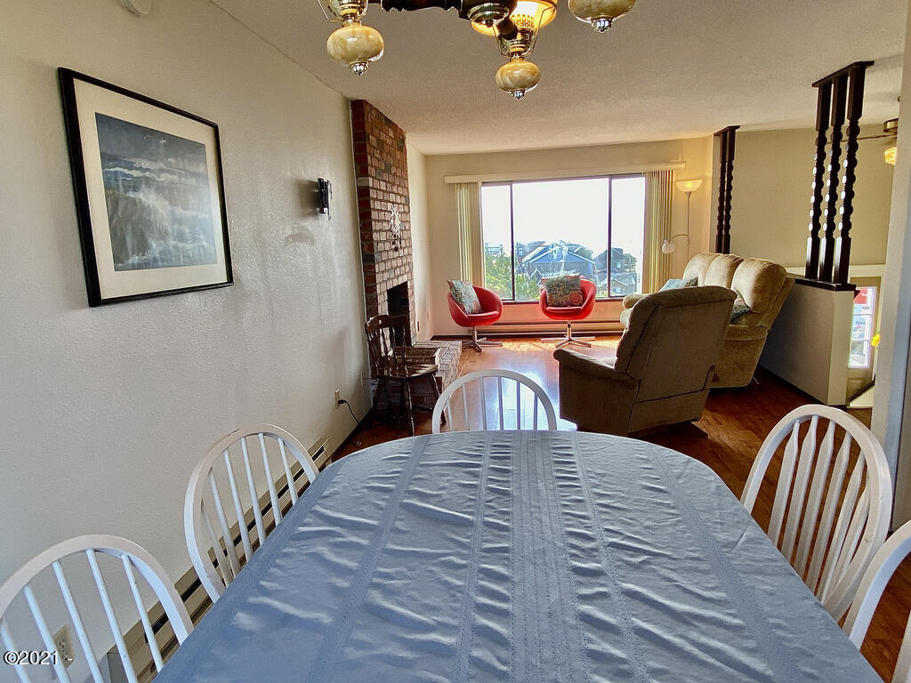 35 Southwest Hurbert Street Newport, OR 97365 - Photo 10 of 39 Dining to Living