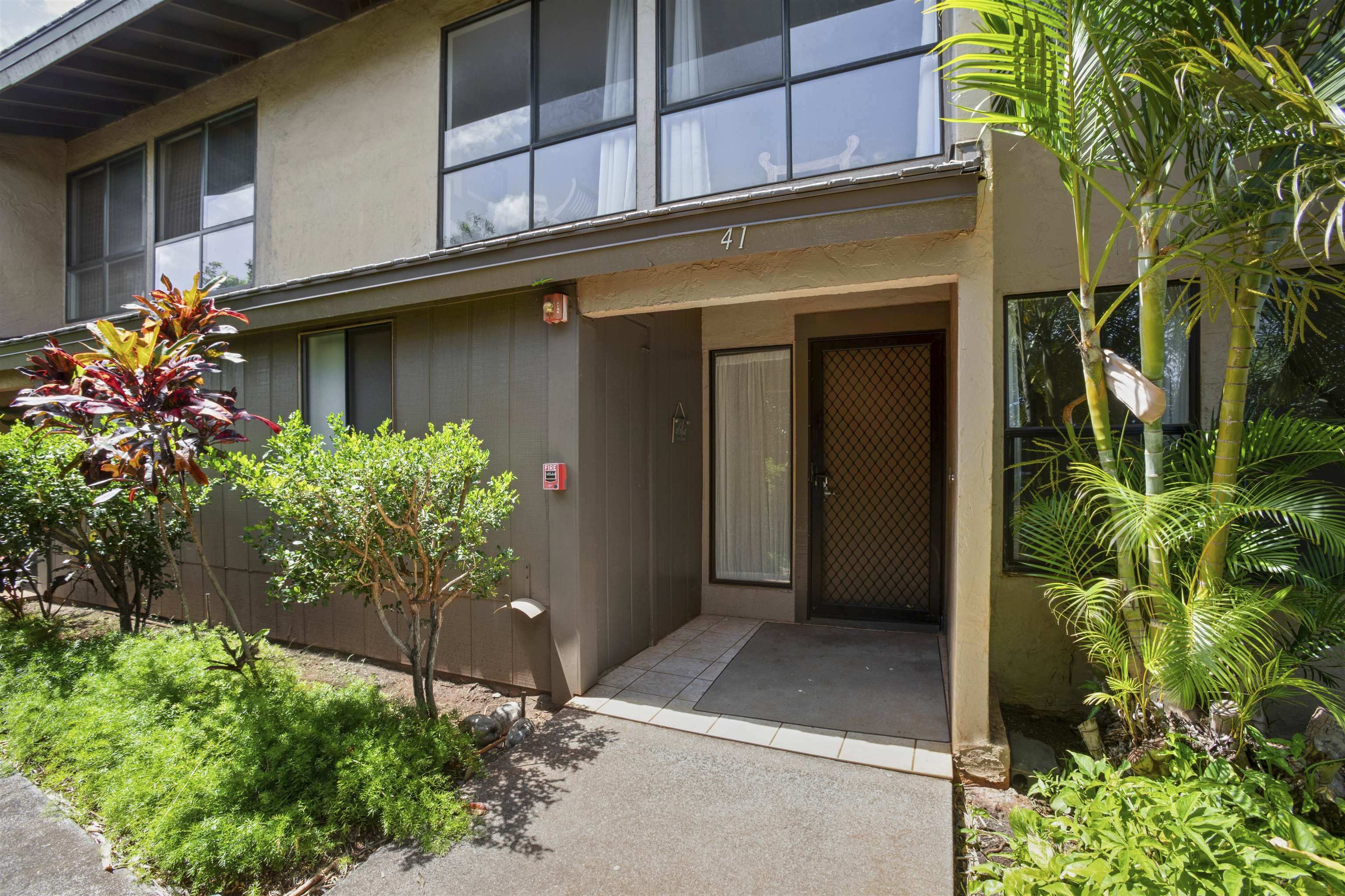 150 Puukolii Road, Unit 41 Lahaina, HI 96761 - Photo 14 of 34 a house with a potted plant in front of it