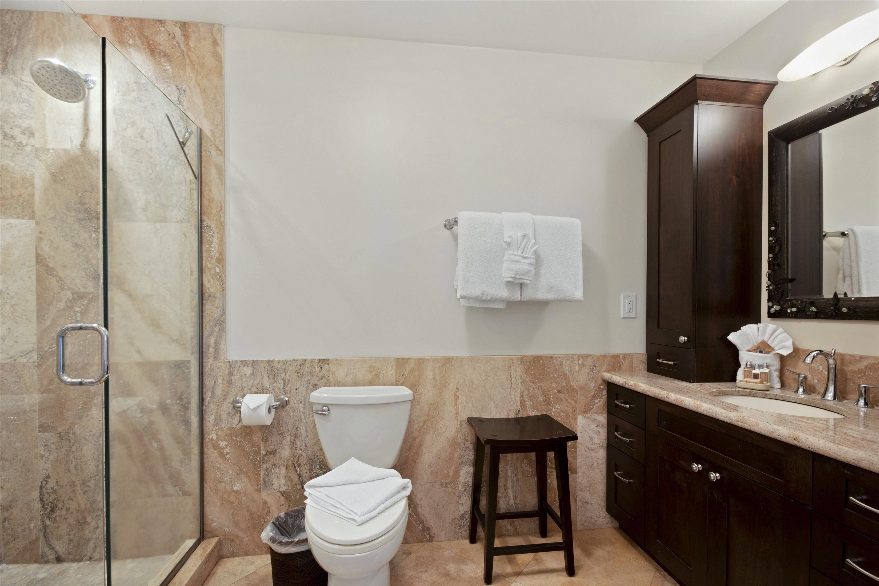 150 Puukolii Road, Unit 41 Lahaina, HI 96761 - Photo 27 of 34 a bathroom with a toilet sink vanity and mirror