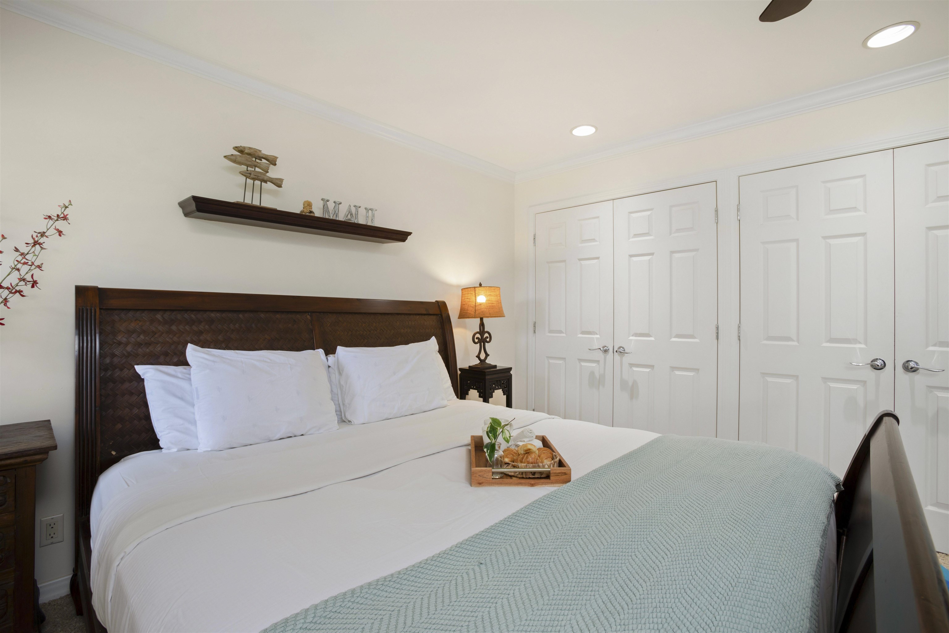 150 Puukolii Road, Unit 41 Lahaina, HI 96761 - Photo 32 of 34 a bed room with a bed and a couch