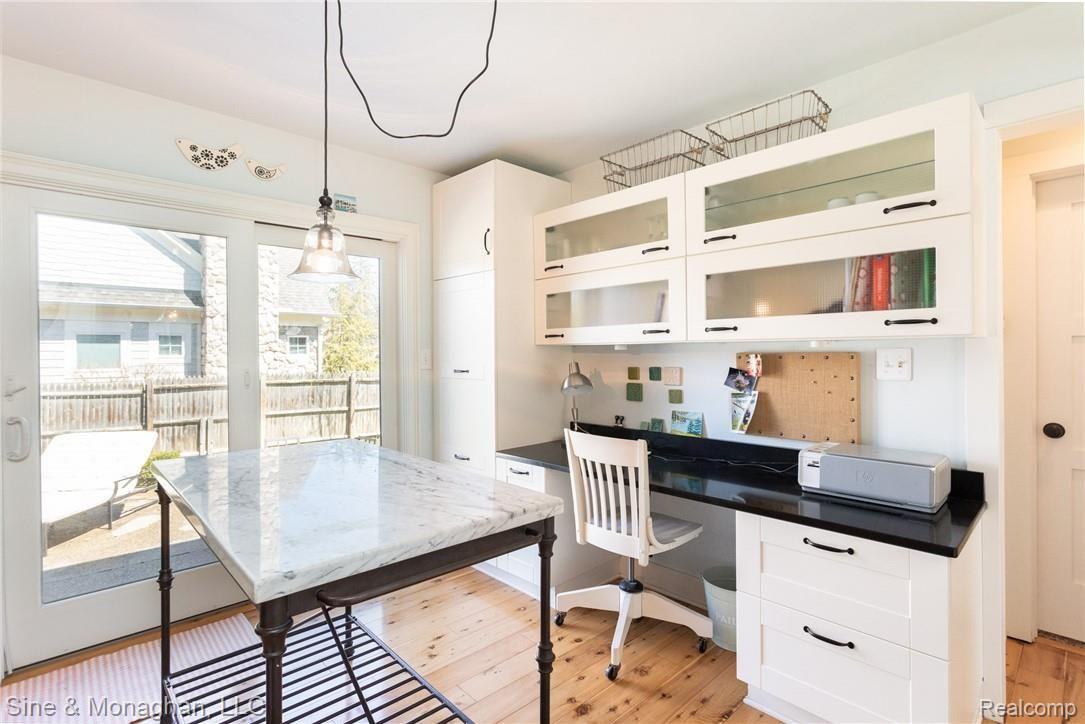 304 Lothrop Road Grosse Pointe, MI 48236 - Photo 7 of 36 7.jpg