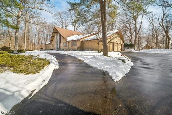 $1,425,000 | 137 High Oaks Drive, Warren, NJ 07059