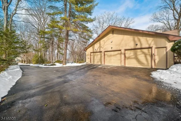 $1,425,000 | 137 High Oaks Drive, Warren, NJ 07059