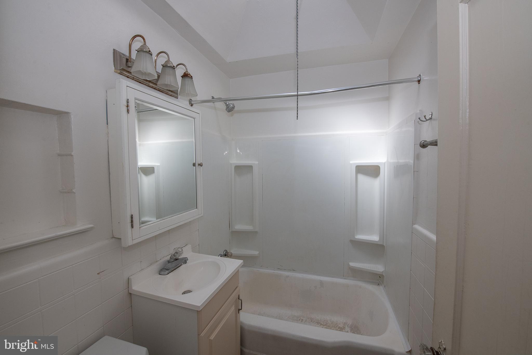 6826 Radbourne Road Upper Darby, PA 19082 - Photo 19 of 22 Full Bathroom