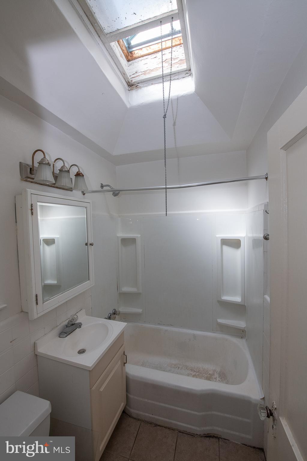6826 Radbourne Road Upper Darby, PA 19082 - Photo 20 of 22 Full Bathroom
