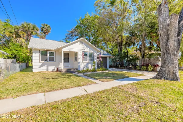 $1,900 | 138 Kingston Avenue, Daytona Beach, FL 32114
