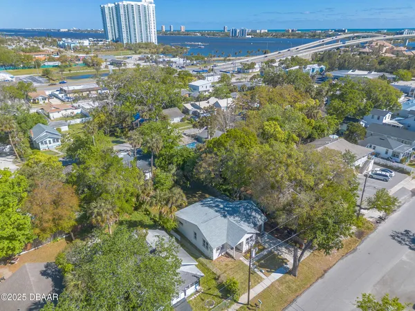 $1,900 | 138 Kingston Avenue, Daytona Beach, FL 32114