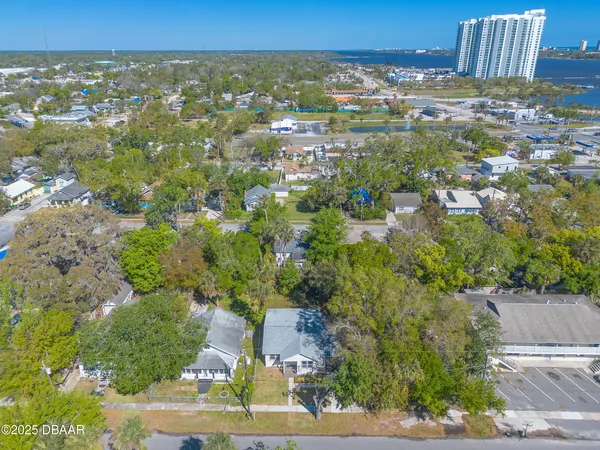 $1,900 | 138 Kingston Avenue, Daytona Beach, FL 32114