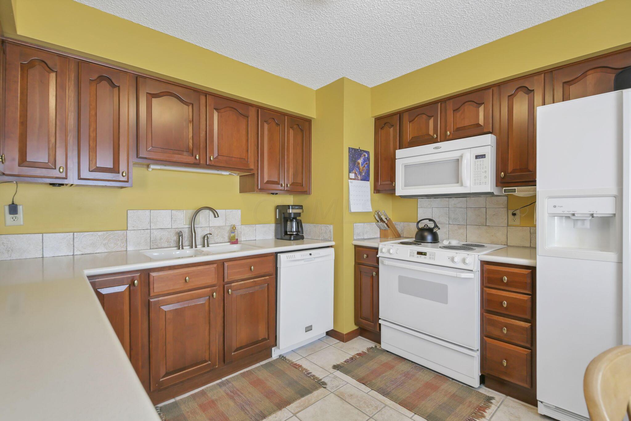 6222 Roxburgh Court, Unit 17B Columbus, OH 43213 - Photo 9 of 28 9-web-or-mls-5D9A0443