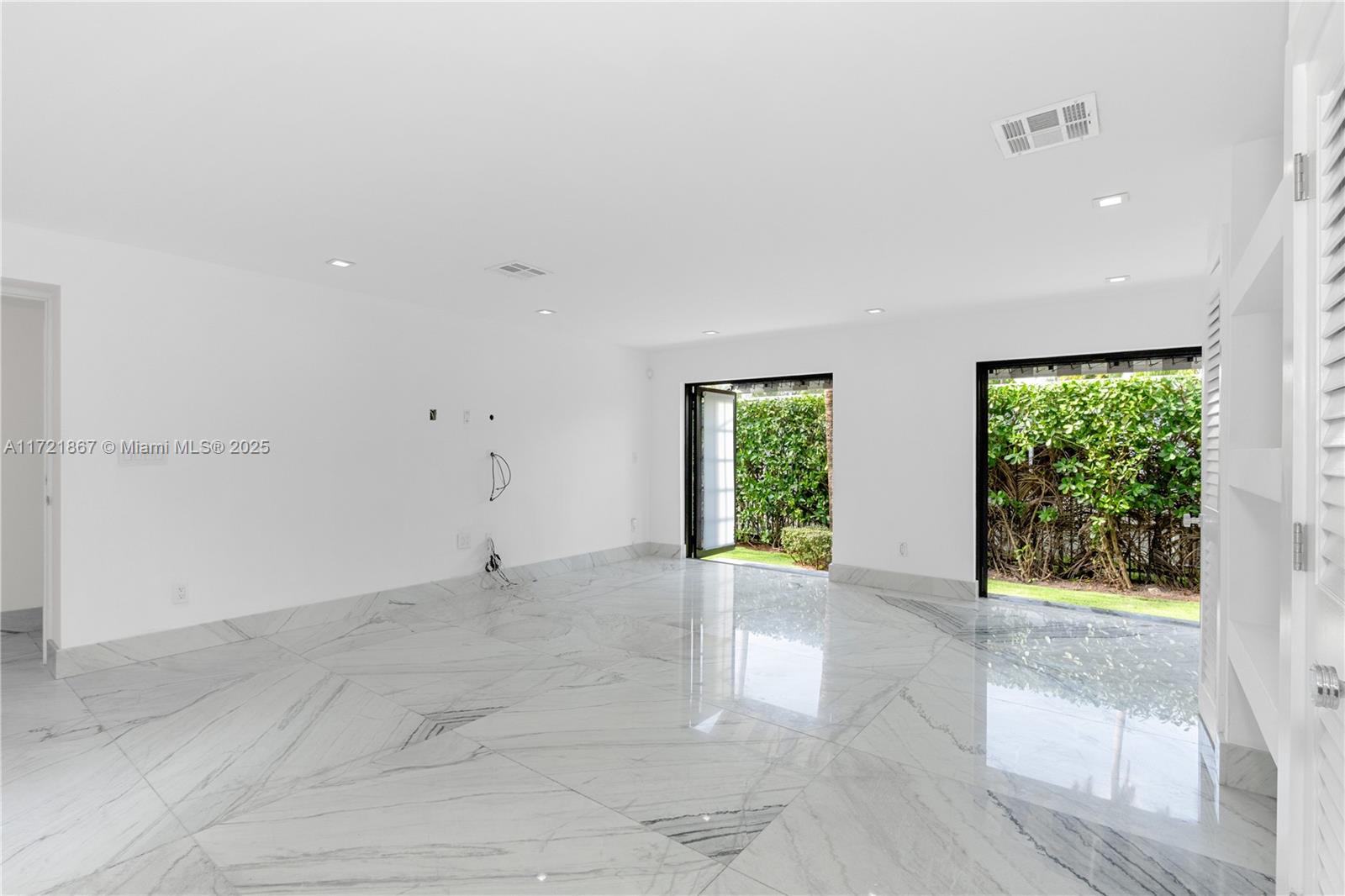 4312 Alton Road Miami Beach, FL 33140 - Photo 7 of 14