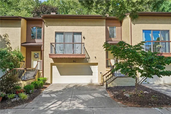 $279,900 | 162 Lake Terrace Drive, Munroe Falls, OH 44262