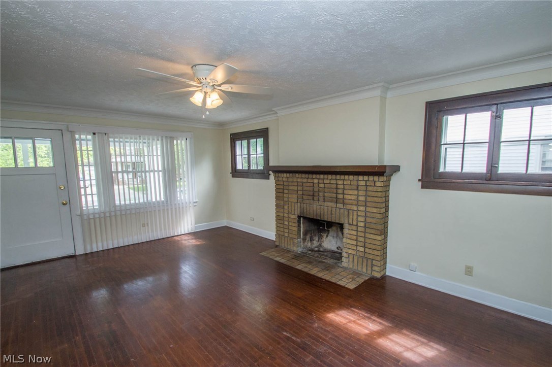 1529 Parkhill Road Cleveland Heights, OH 44121 - Photo 4 of 22